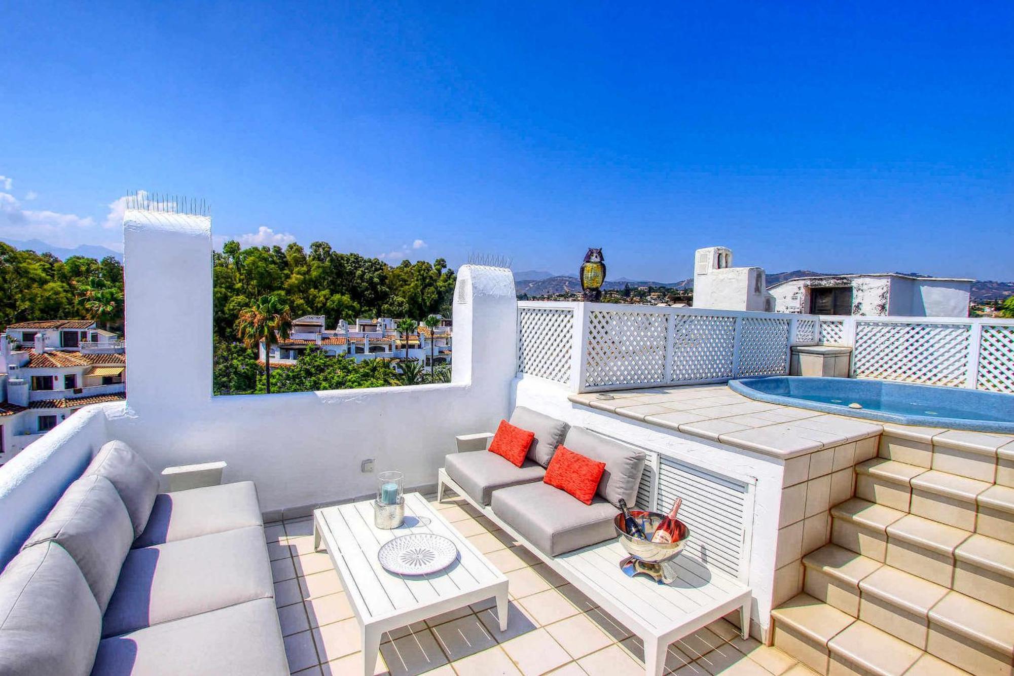 Apartmán 1080 Beachfront Penthouse 3 Floors Jacuzzi 2 Pools Wifi Roof Terrace Marbella